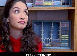 Lifter 18+ Jericha Jem Ketahuan Maling dan Dientot Petugas Toko