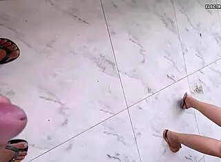 Essa Empregada Safada Tem Uma Bunda Tão Gostosa Que Me Deixa Louco!