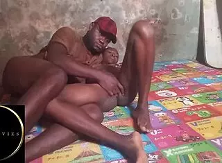 Amateur milf gets fingered until she squirts