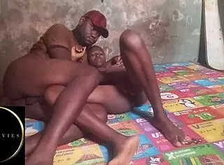 Amateur milf gets fingered until she squirts