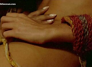 Massacre dans la Vallée des Dinosaures 1985 scènes nues avec Suzane Carvalho et Susan Hahn en extérieur