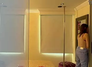 Ella Recibe Una Llamada Caliente Y La Empleada Del Hotel La Graba Parte 1