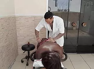 Massagista Se Deu Bem Comeu A Preta Mais Gostosa E Gozou Muito