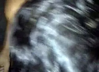 o muleque do meu bairro veio de madrugada na minha garagem cheio de tesao pra me botar pra mamar