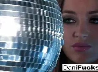 Hottie Seduced A Worker And Let Her Pussy Be Licked And Her Face Cummed