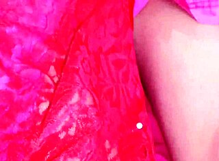 लाल भारतीय साड़ी वाली बेबी को चूत चाटी और जोर से चोदा गया