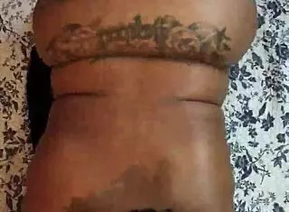 hazelnutxxx shaking that ebony ass in the hood