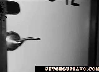 Gusttavo and Guto meet in the hotel corridors and have hot sexs