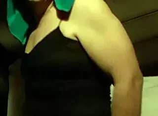 Red transvestite singing a sexy song 😊