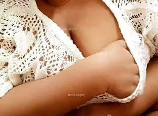 Check out this Tamil Sri Lankan IT professional's natural tits.