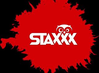 Mladi blondinki masaža se spremeni v vroč facial! 😍