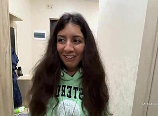 Gikk tur i skogen og endte med å knulle sexy guidejenta