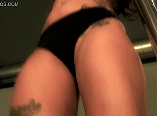 Jade Presyler dansează goală pe bar pentru tine