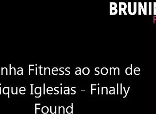 Brazilian stripper gets naked on her webcam 😍🔥