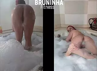 Fitness Babe Shows Big Ass In Bathtub Split Screen
