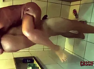 mostrei minha buceta pro boy no carro e ele me comeu gostoso