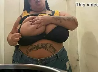 mary jhuana loves public bathroom show