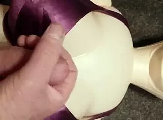 Dolly's Handjob Cumshot