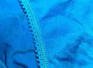 me corrí en los panties azules de mi amiga, qué rico.