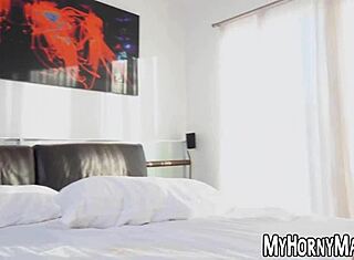 Толстая горничная Элла Нокс сосет боссу перед жестким трахом!