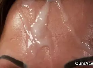 Foxy hottie slurps cum on her face 😋💦