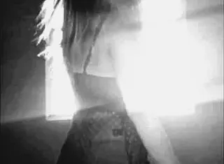 a vizinha gostosa dançando de janela aberta enquanto o corno foi fazer ao mercadinho