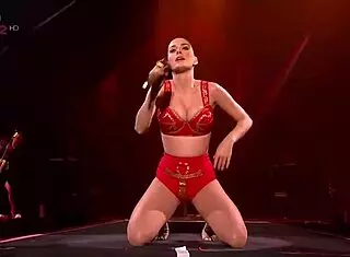 Katy Perry Kisses a Girl in Super Sexy Live Show
