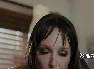 Házas nő felfalja minden centimet az ágyékomból, miközben mélyen behatolok