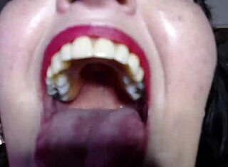 Gigante paira sobre Nils, pega ele e devora inteiro