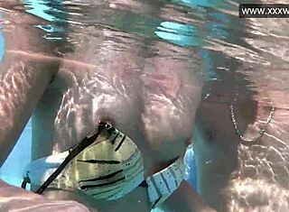 Hardcore podvodní oral s Minnie Manga, sakra