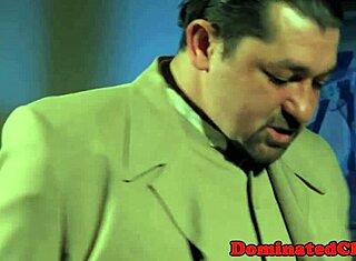 Har du set en lille 18+ bundet og kneppet af sin herre?