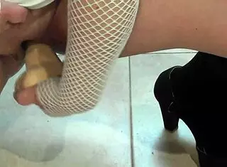 I masturbate and squirt for you in lingerie