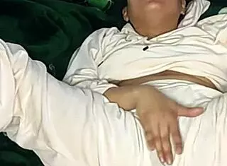 blue amateur squirts with dildo in the morning 😍