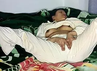 blue amateur squirts with dildo in the morning 😍