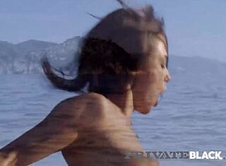 Privateblack - punggung goyang Anastasia Brokelyn naik BBC di laut