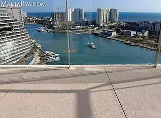 Outdoor Workout: Brunette's Sexy Morning Routine with Big Ass.