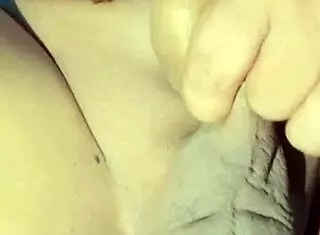 Watch this Myanmar gay guy insert homemade toy anally?