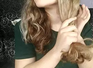 i love the feel of my oiled feet in this homemade video, so adorable and close up