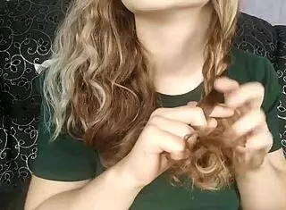 i love the feel of my oiled feet in this homemade video, so adorable and close up