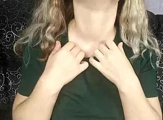 i love the feel of my oiled feet in this homemade video, so adorable and close up