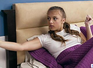 Η διαστροφική κοπέλα τρυπώνει στην κολλεγιακή κοπέλα για μυστικό τρίψιμο! - Τζία Ντέρζα Αλέξ Ντε Λα Φλόρ