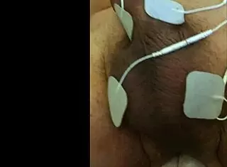 Intriguing fisting with electrodes session