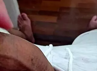 Komşu twink'in büyük döllü yükünü seviyorum cumshot