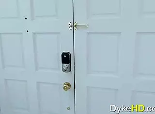 Do lustful kara faux and rachel roxxx enjoy eating pussy?