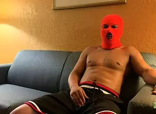 Amateur Couch Casting with Peach Queenz in Interracial 3some