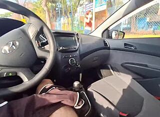 버스 정류장에서 길 물어보며 공개 자위하는 젊은 여자