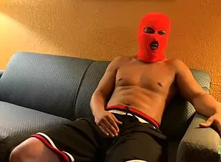 Amateur Couch Casting with Peach Queenz in Interracial 3some