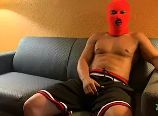 Amateur Couch Casting with Peach Queenz in Interracial 3some