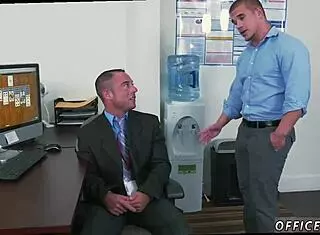 Gay boy earns bonus by giving dome to boss