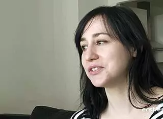 brooklyn masturbates her hairy pussy with vibrator 😍